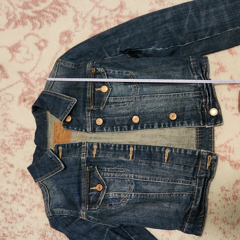 Jean Jacket Garage - Picture 7 of 9